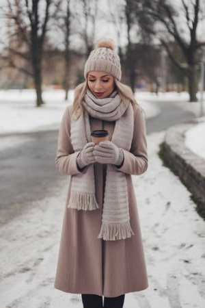  Anime Girl Winter PFP