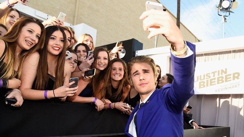 understanding celebrity selfies