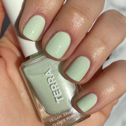 light mint green in nail art