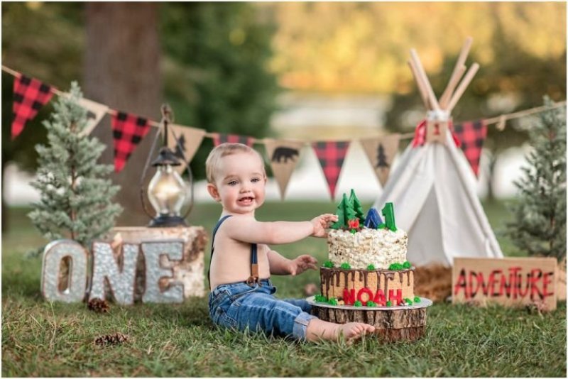 outdoor first year birthday picture