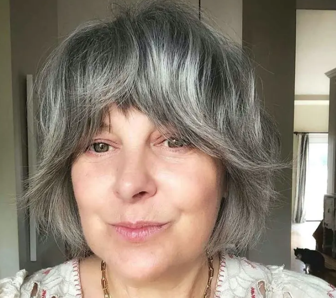 Moderne halblange Frisuren ab 60