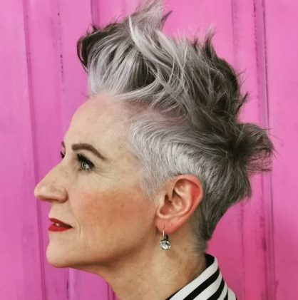 Moderne halblange Frisuren ab 60