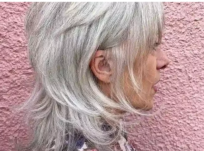 Moderne halblange Frisuren ab 60