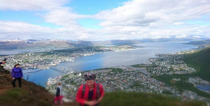 wandern auf dem mount storsteinen in tromso
