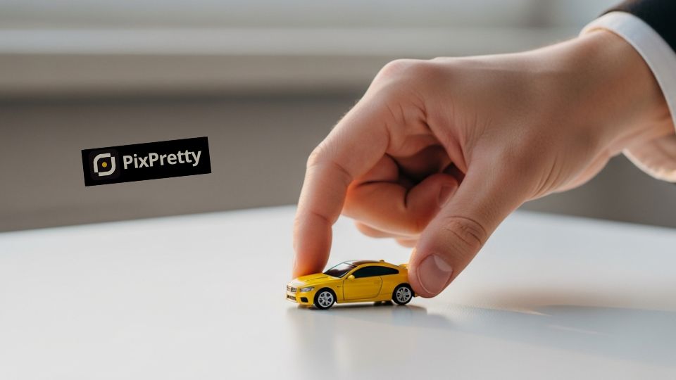 Setup foto diecast menggunakan HP terbalik untuk low angle