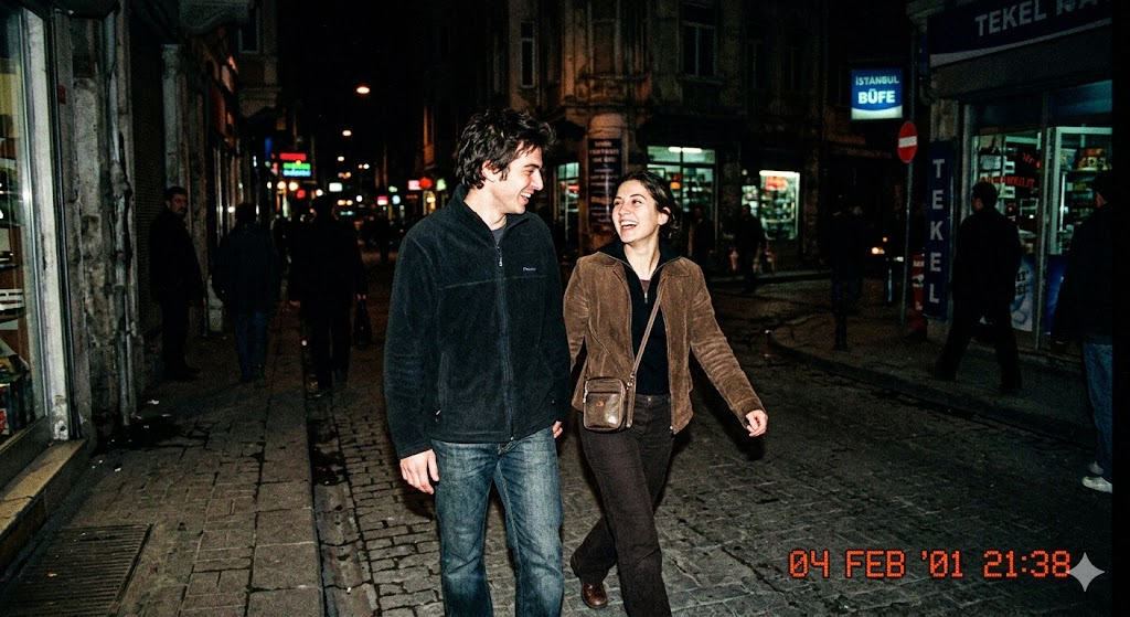 Gece İstanbul’da flaşlı çift fotoğrafı